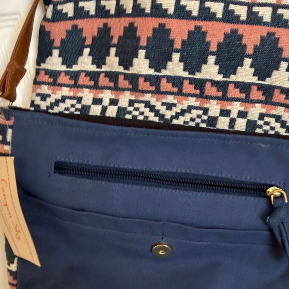 Canyon Sky Southwest Pattern Crossbody Bag - NWT - Picture 3 of 4